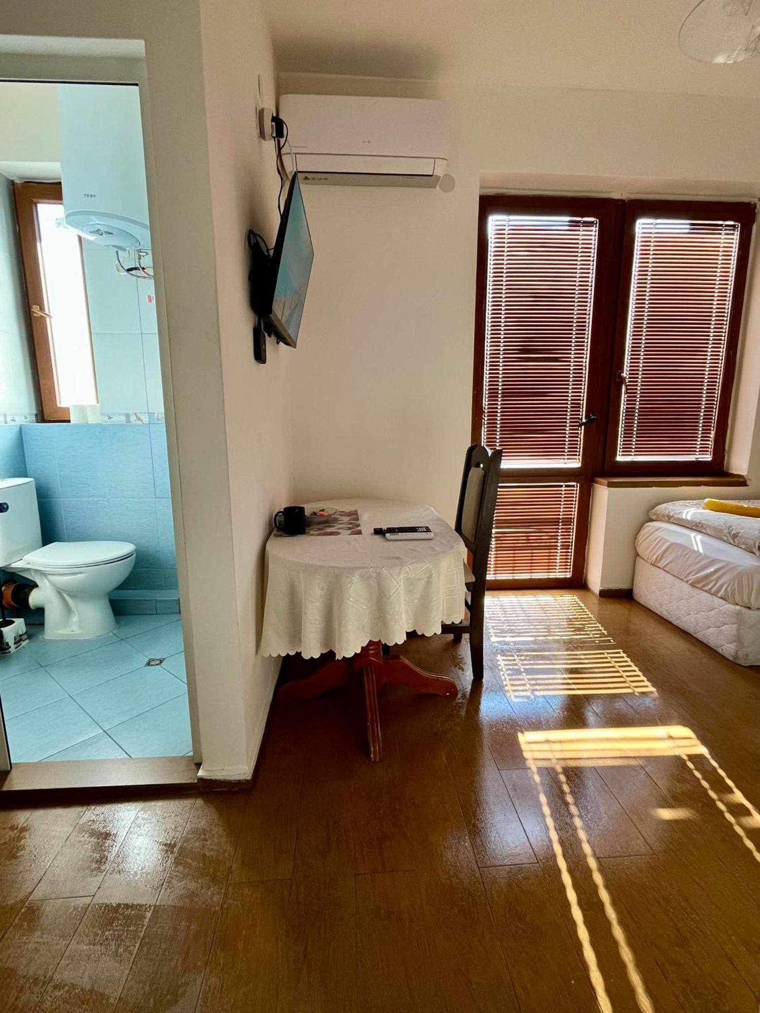 En-Suite Rooms: Novа Guesthouse In Sofia Center Oda fotoğraf