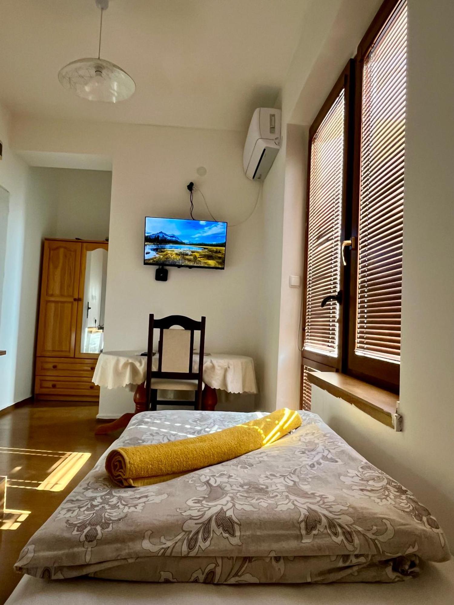 En-Suite Rooms: Novа Guesthouse In Sofia Center Oda fotoğraf