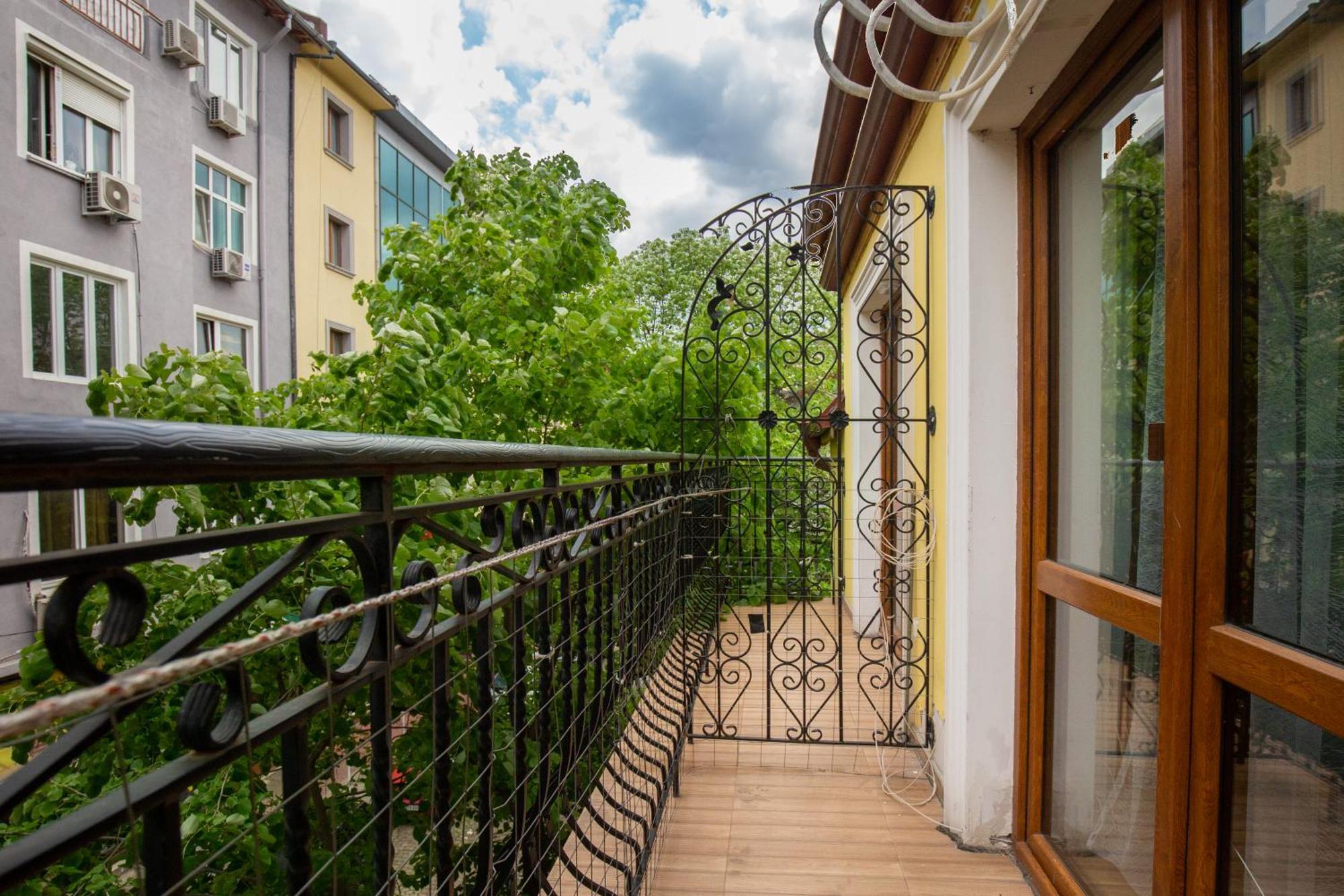 En-Suite Rooms: Novа Guesthouse In Sofia Center Dış mekan fotoğraf